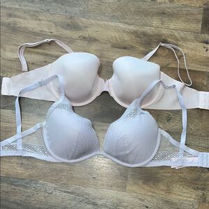 2 Victoria’s Secret bras. Both size 34 DDD